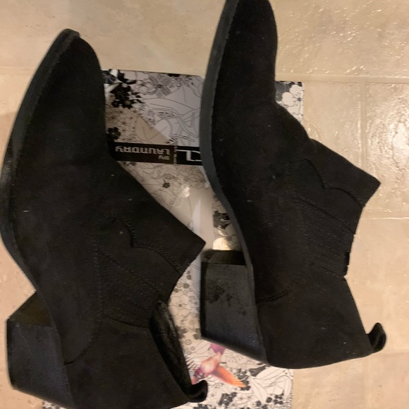 Shoes, black suede low boots - Picture 4 of 6